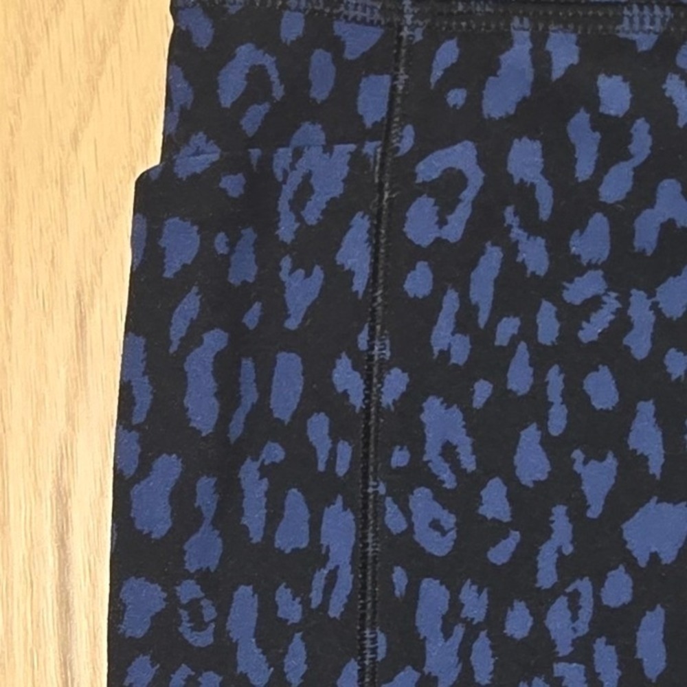 Athleta Salutation Stash 7/8 Leopard Animal Print Leggings Small Black 7/8 - Picture 8 of 11